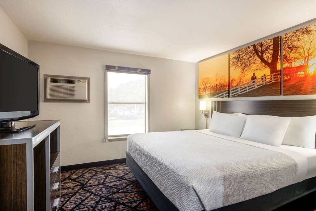 Days Inn by Wyndham San Antonio Near Fiesta Park - photo 27