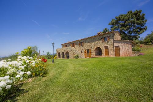 Tenuta Angelici Winery Casa Contea with pool and panoramic pool Cortona — 4-Star Luxury Hotel in Terontola, Italy