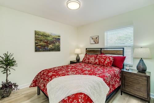 Wood Circle Art Deco Home near Disney and I4 — 4-Star Luxury Hotel in Lakeland, United States