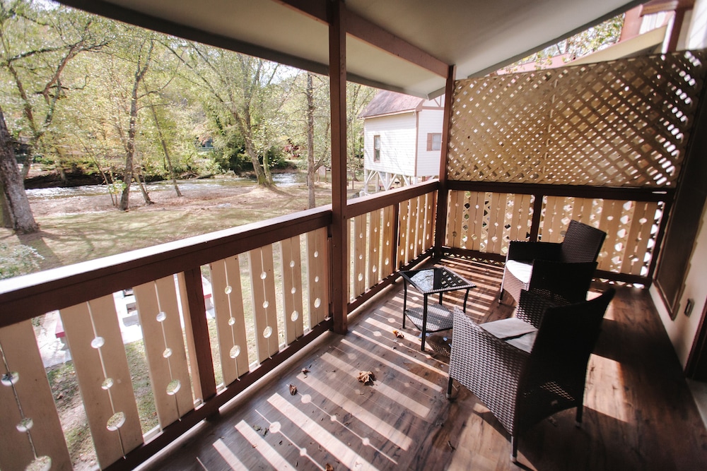 Riverbend Motel & Cabins - photo 20