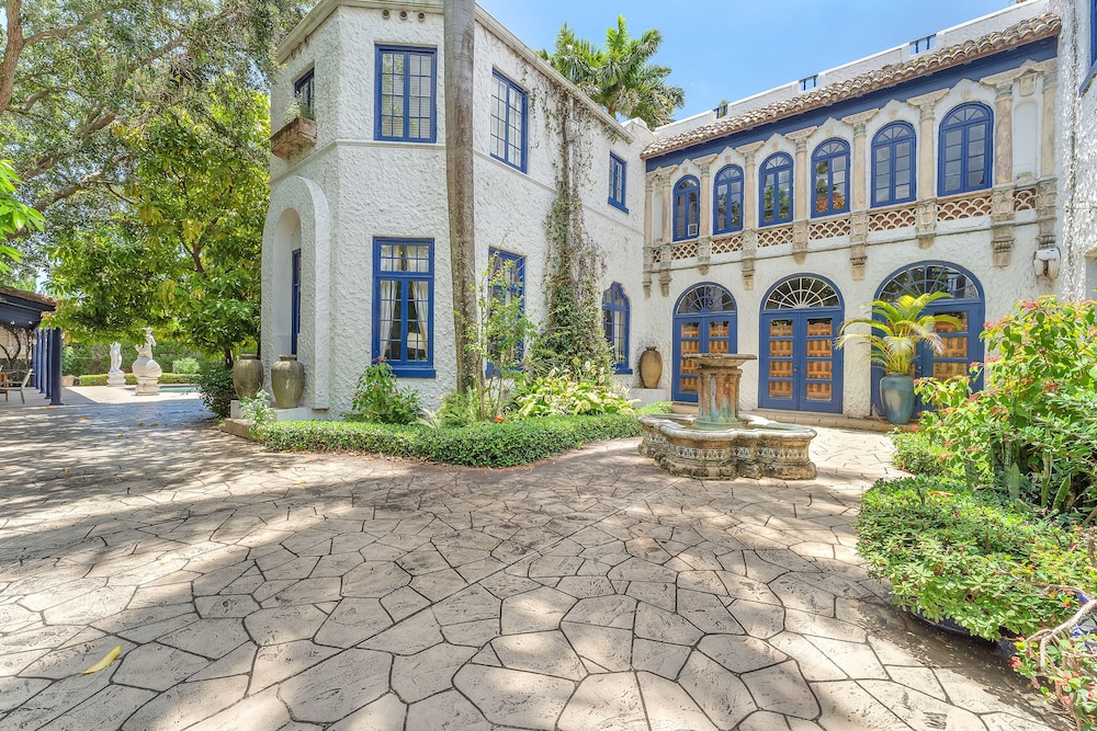 Young Mansion - photo 144