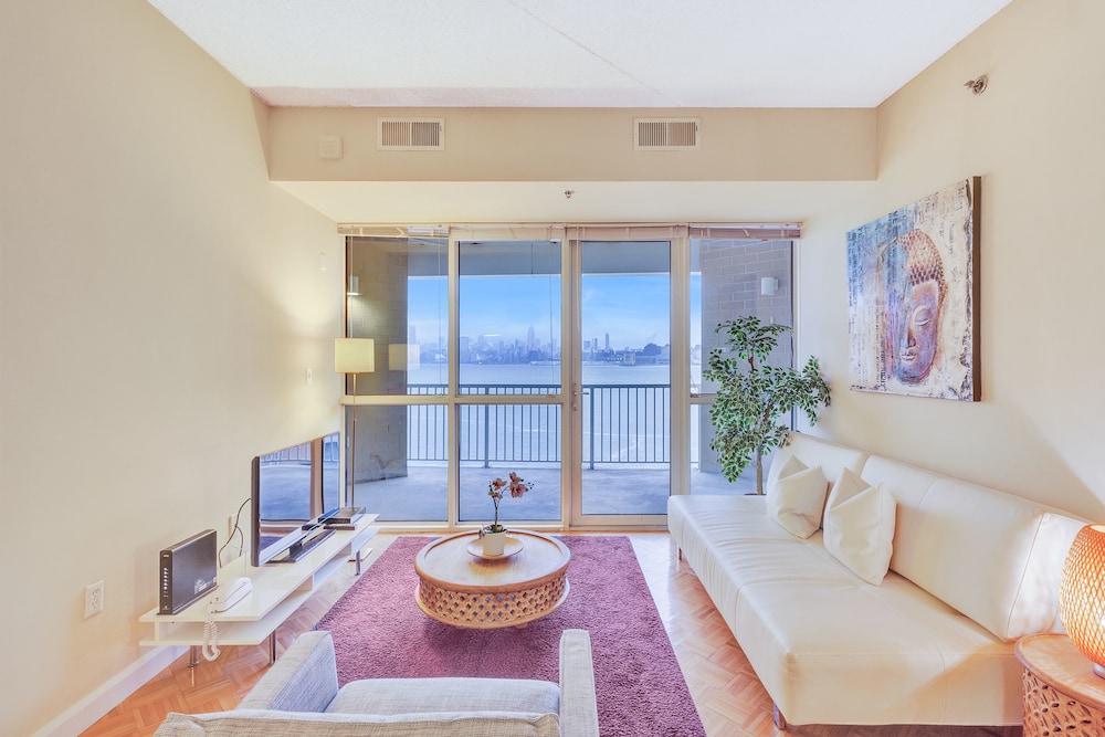 Dharma Home Suites Jc At Exchange Place — 4-Star Luxury Hotel in Jersey City, United States