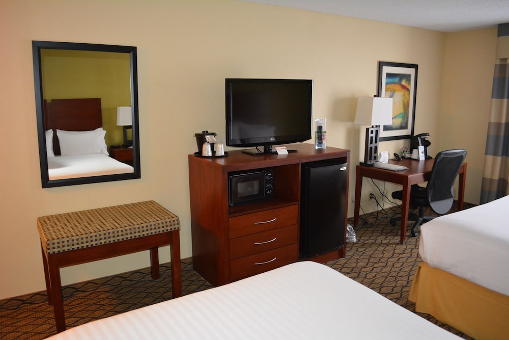 Holiday Inn Express & Suites Lancaster by IHG - photo 36