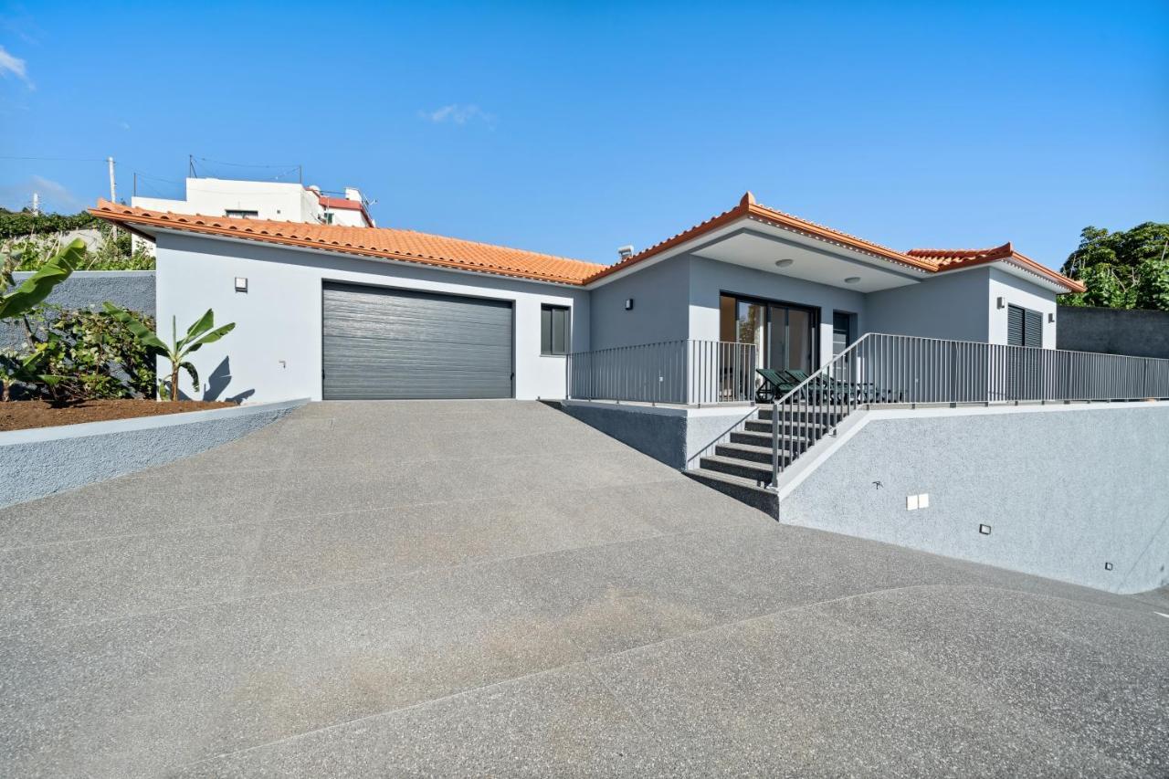 Calheta Paradise Holiday Home Free Parking & Views — 4-Star Luxury Hotel in Arco Da Calheta, Portugal