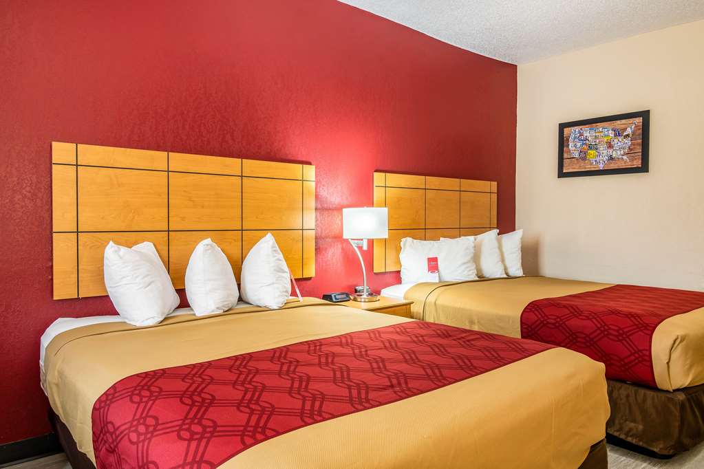 Econo Lodge Topeka at Wanamaker - photo 16
