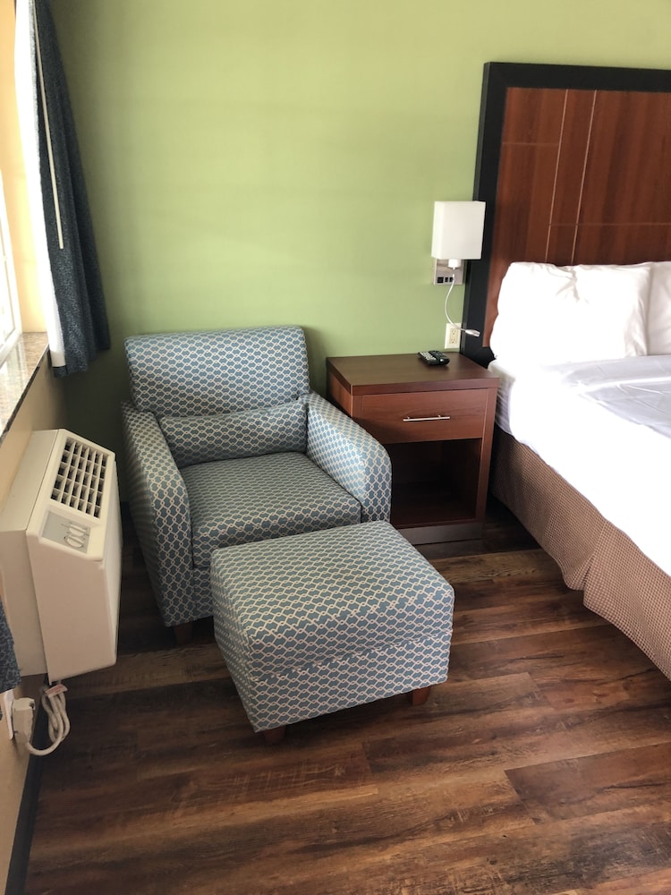 Knight's Inn Motel - photo 41