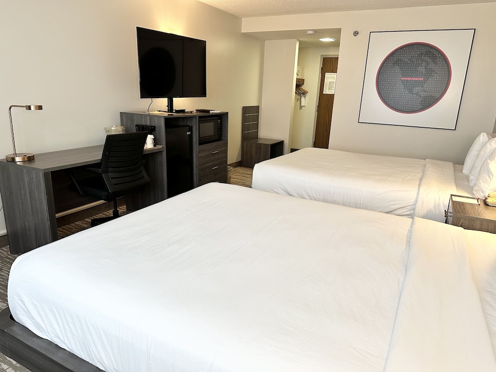 Ramada by Wyndham Cedar Rapids - photo 24