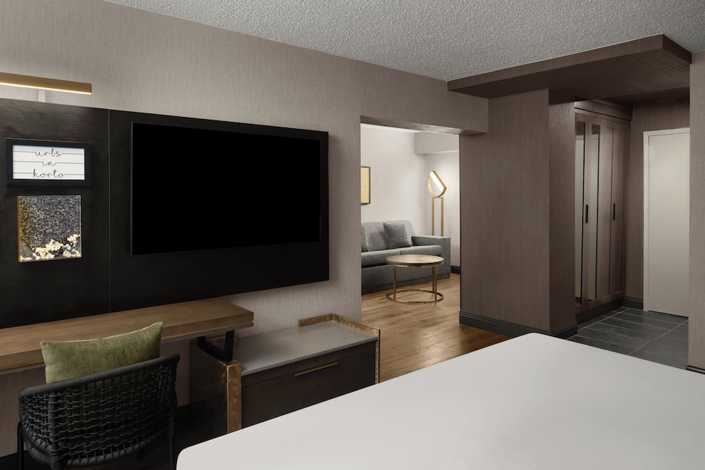Renaissance Chicago North Shore Hotel - photo 9
