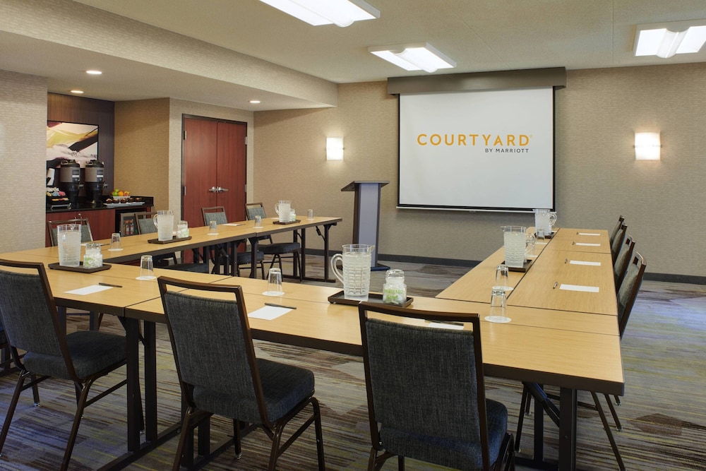 Courtyard by Marriott Detroit Dearborn - photo 19