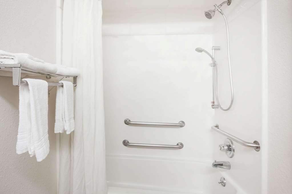 Super 8 by Wyndham Evansville North - photo 9