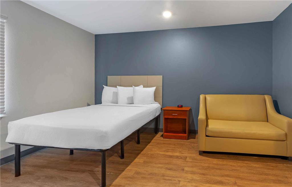 Extended Stay America Select Suites Fort Myers Northeast - photo 25