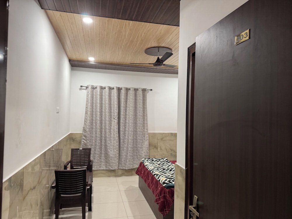 Hotel Utsav in Khatima, India