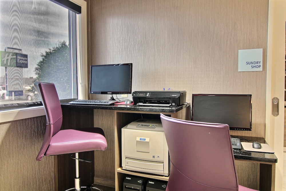 Holiday Inn Express Fargo West Acres by IHG - photo 45