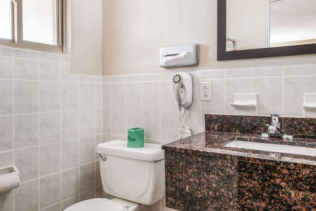 Econo Lodge Mechanicsburg Harrisburg West - photo 18