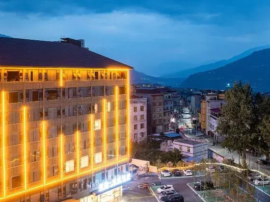 Huayu Light Luxury Hotel in Yucheng, People's Republic of China