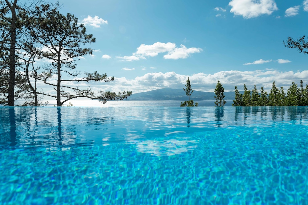 Atlantic Heritage Luxury Villa — 4-Star Luxury Hotel in Madalena, Portugal