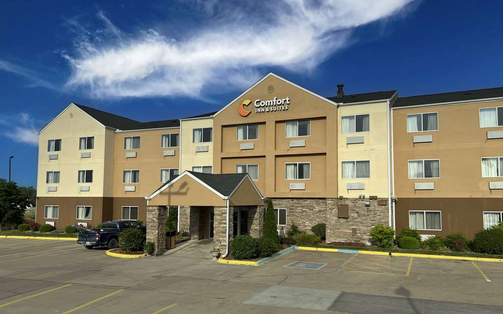 Comfort Inn & Suites Coralville Iowa City near Iowa River Landing - photo 2