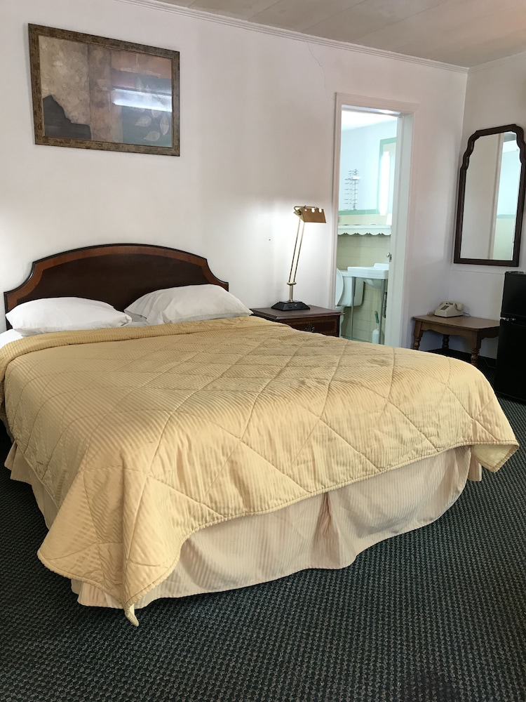 Relax Inn Altoona - photo 58