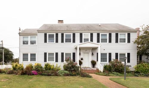 The Seashore Getaway House — 4-Star Luxury Hotel in Virginia Beach, United States