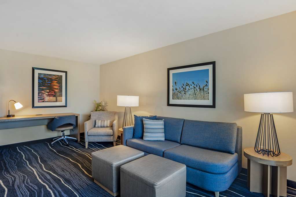 Best Western Plus Marina Gateway Hotel - photo 48