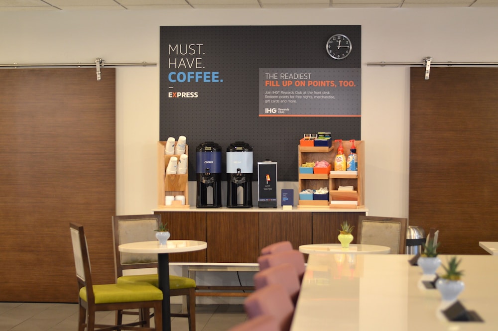Holiday Inn Express & Suites Miami Hialeah by IHG - photo 42
