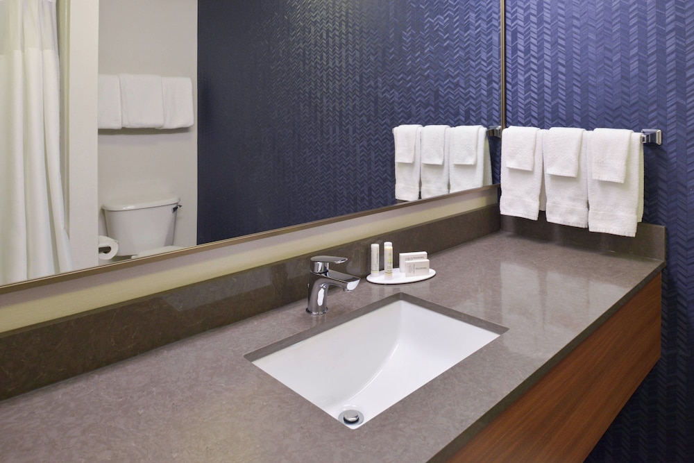 Fairfield by Marriott Inn & Suites Pittsburgh New Stanton - photo 12