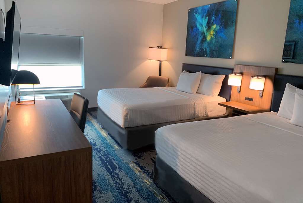 La Quinta Inn & Suites by Wyndham Galveston North at I 45 - photo 13