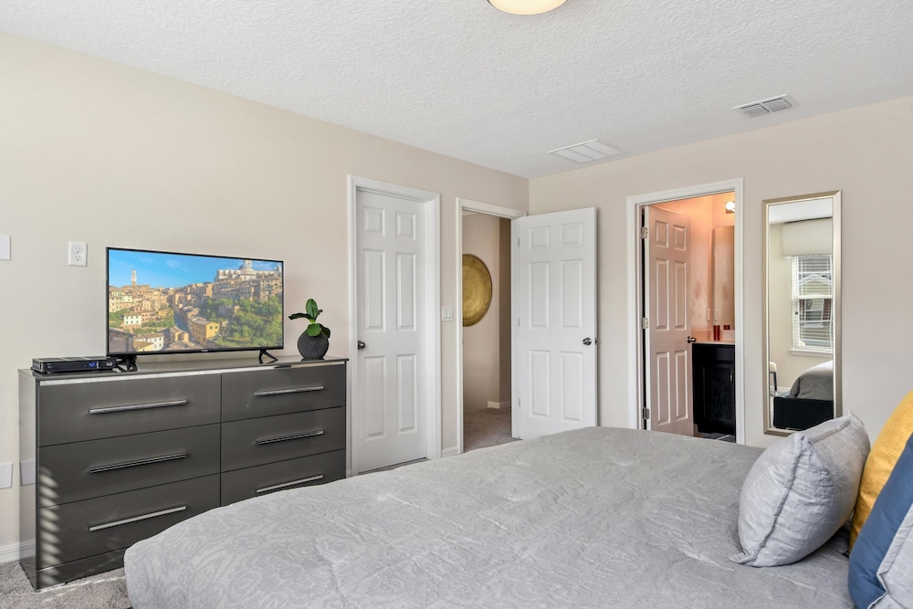 Solara Resort Brand New 4 Bed 4 5 Bath Townhome - photo 25