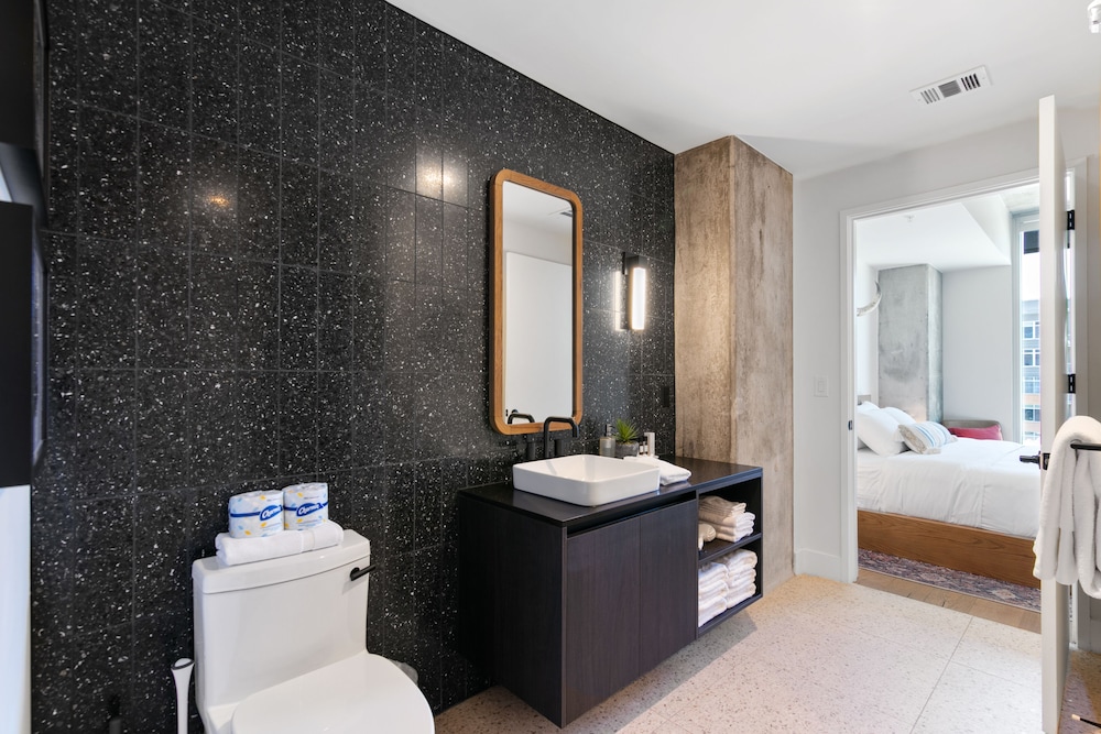 Austin Condo Hotel - photo 731
