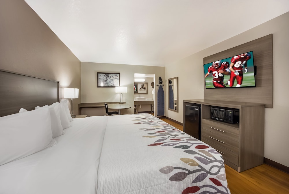 Red Roof Inn & Suites Thomasville - photo 17