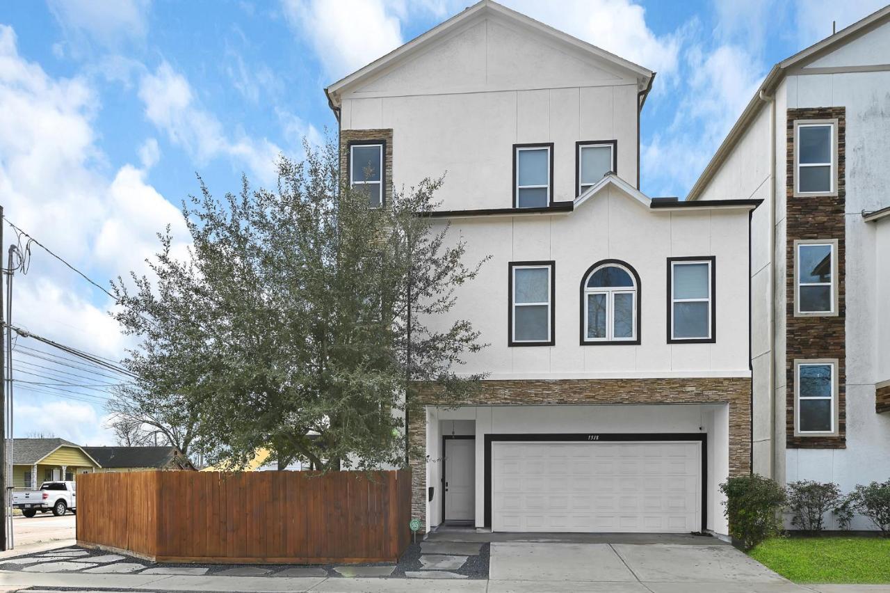 Relax In Htx Pool 15Ppl 4Br 4B in Houston, United States