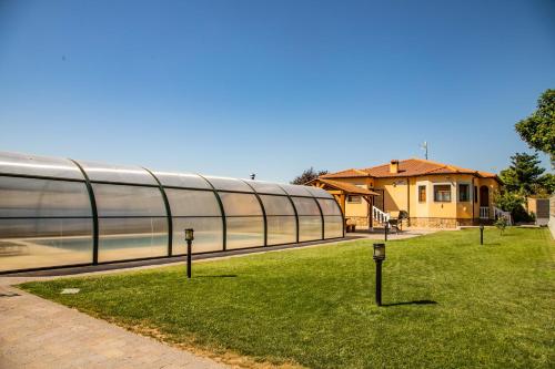 La Serradilla - carbon neutral hotel in Labajos