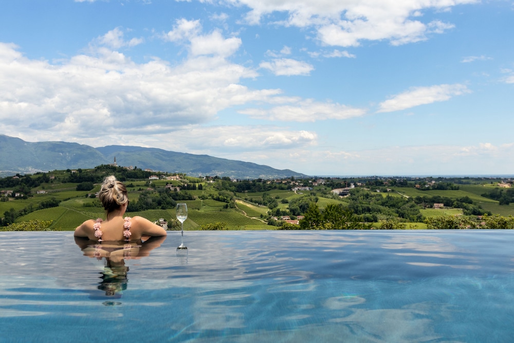 Villa del Poggio Prosecco Bike Hotel — 4-Star Luxury Hotel in San Pietro Di Feletto, Italy