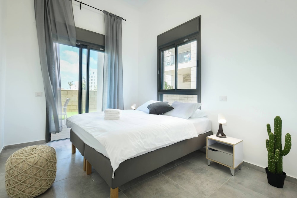 Achziv Beach Getaway with Balcony by Sea N Rent — 4-Star Luxury Hotel in Nahariyya, Israel