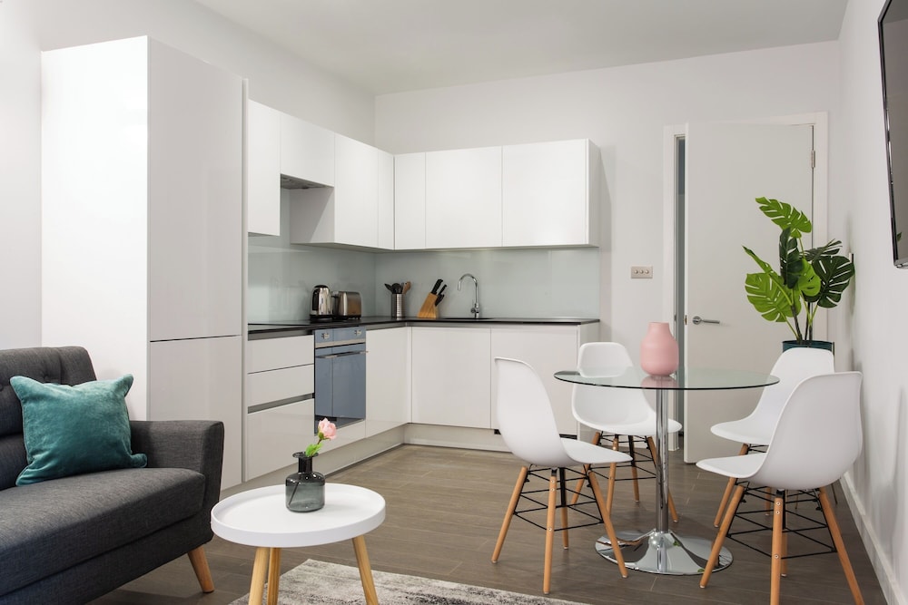 Abbott House by Viridian Apartments — 4-Star Luxury Hotel in St Albans, United Kingdom