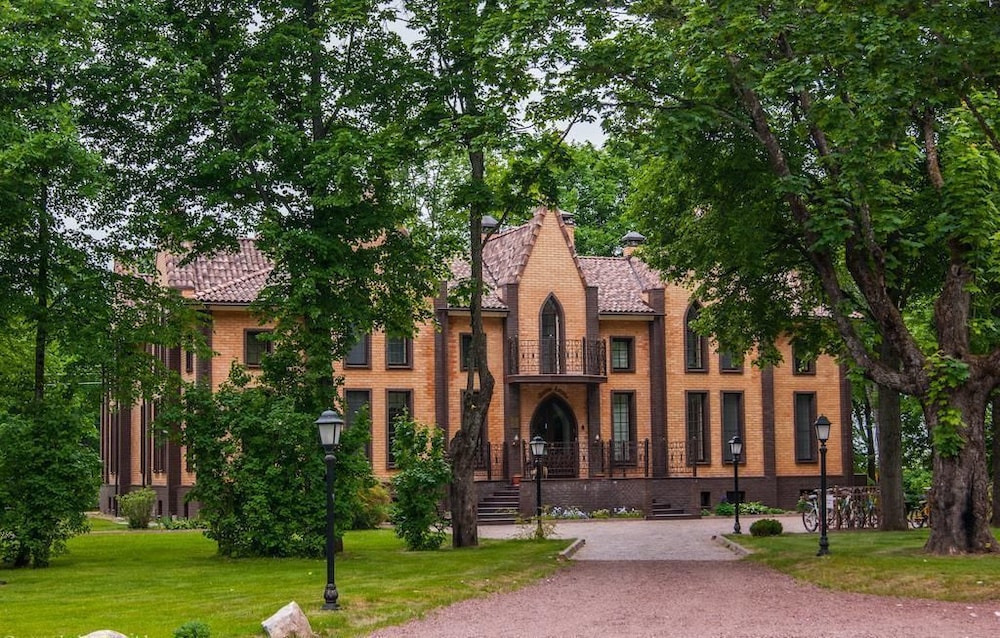 Imeniye Altun Park Hotel in Pskov, Russia