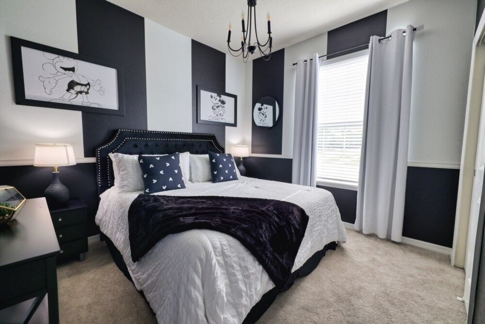 8 Bed Themed Windsor Island Resort Holiday Home 8 Bedroom Home by Redawning - photo 9