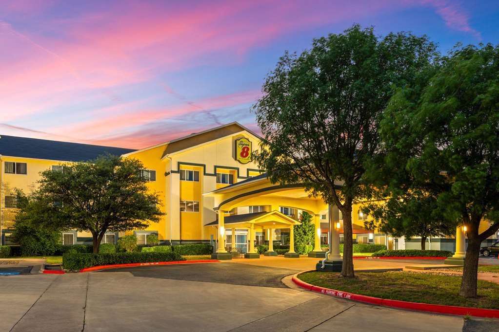 Super 8 By Wyndham Lubbock West — Lubbock