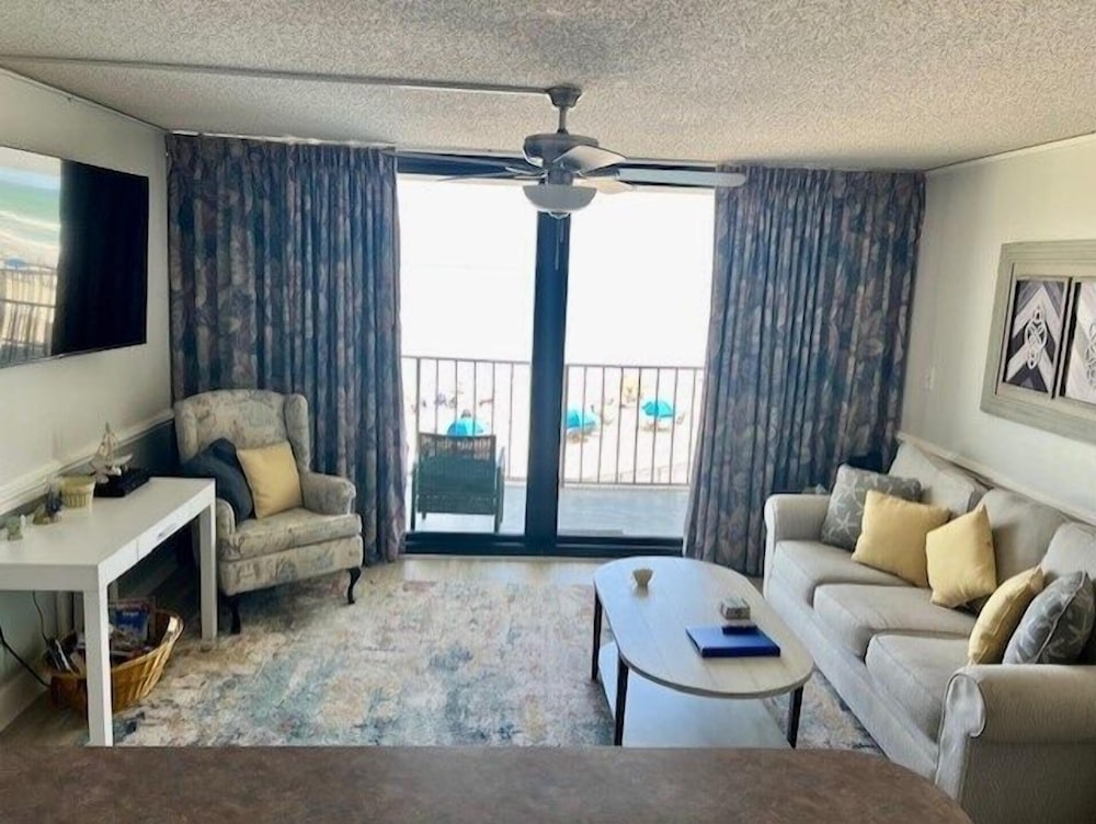 Royal Garden Resort 205 2 Bedroom Condo by RedAwning in Murrells Inlet, United States