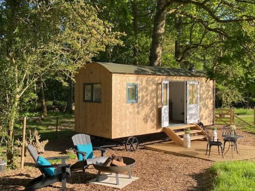 Coachroad Shepherds Huts in Petworth, United Kingdom