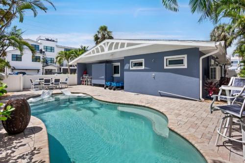 Tiki Sunshine in Holmes Beach, United States