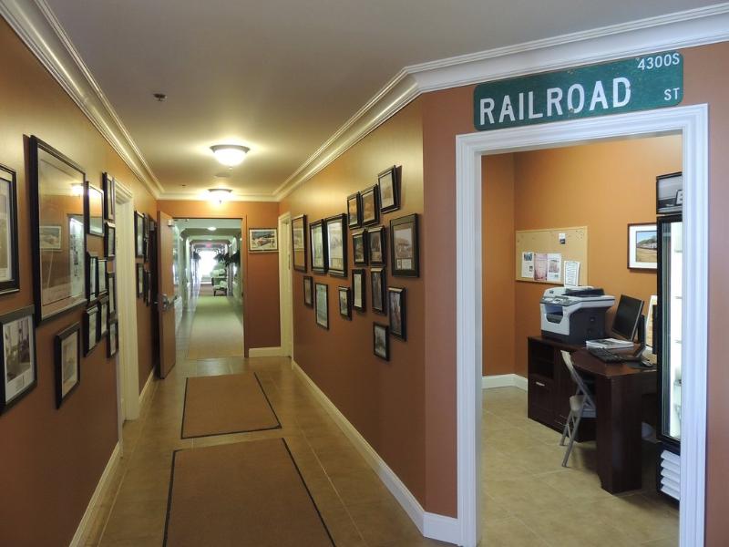 Depot Inn and Suites - photo 2