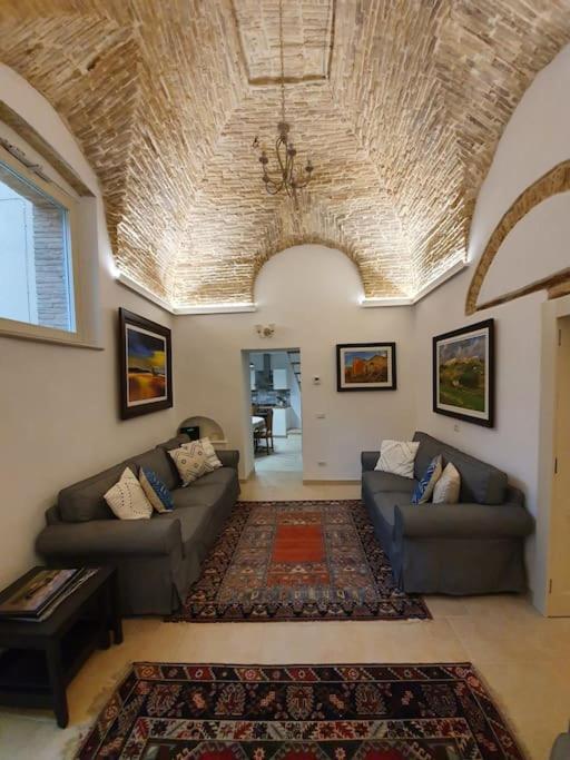 Casa Santa Maria Beautifully Restored House in Centro Storico Irsina Basilicata Puglia — 4-Star Luxury Hotel in Irsina, Italy