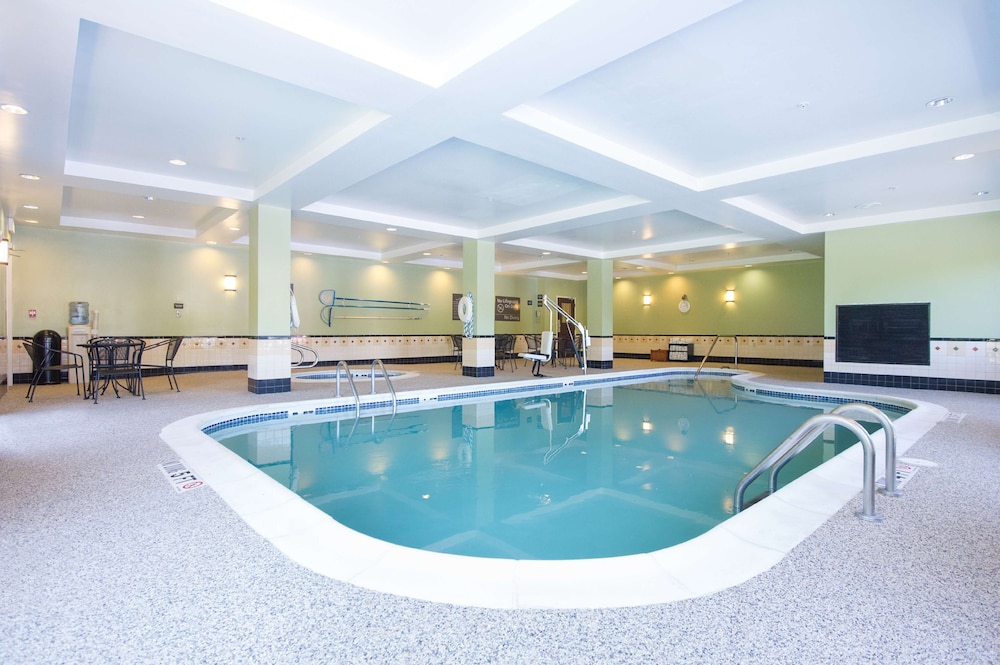 Hampton Inn Brattleboro - photo 14