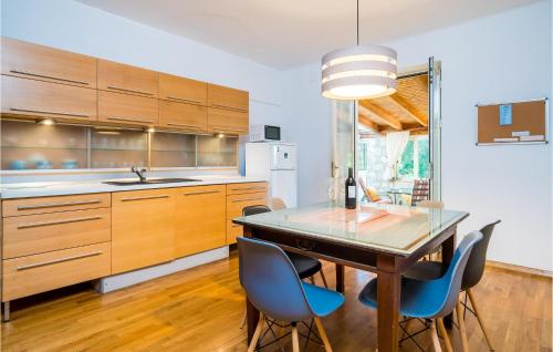 Gorgeous Home In Dubrovnik With Kitchen