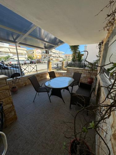Christinas Deluxe Apartment — 4-Star Luxury Hotel in Nea Peramos, Greece