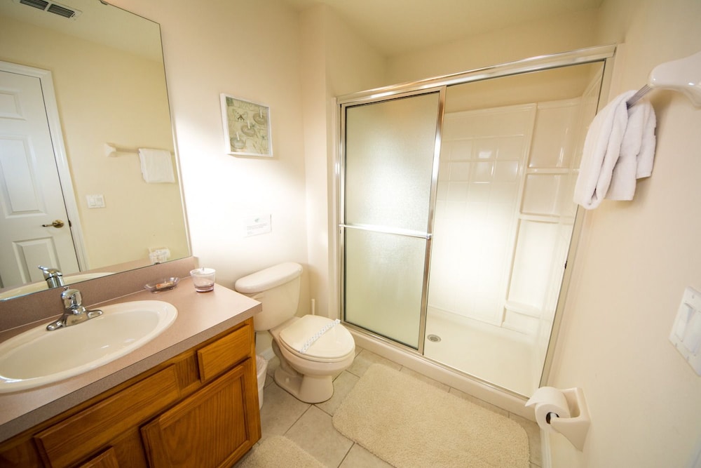 Bella Vida Resort by Home 2U - photo 168
