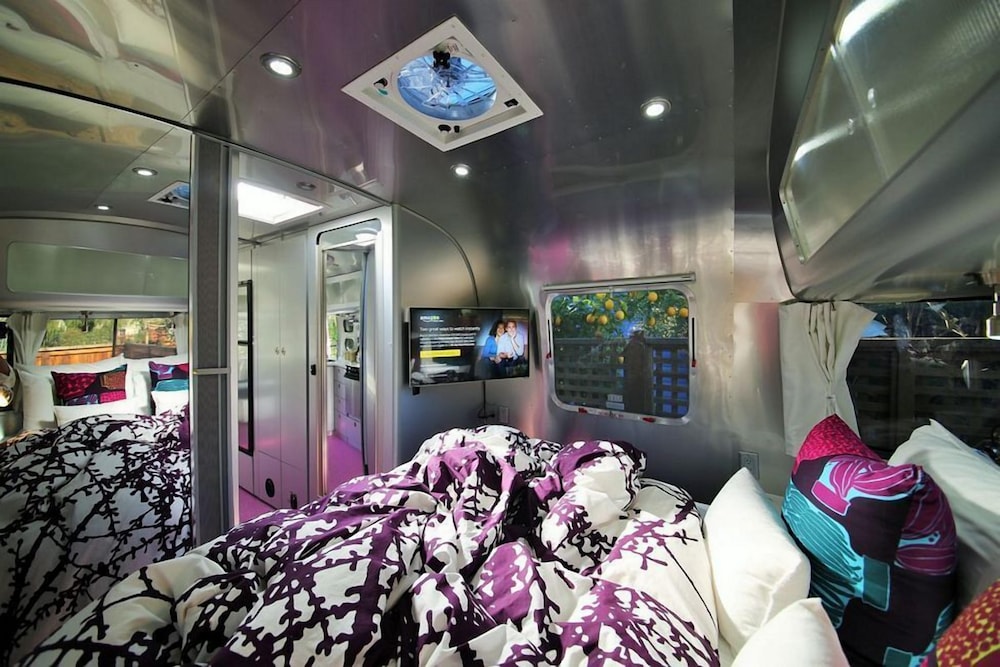 Metro Hotel and Cafe - photo 8