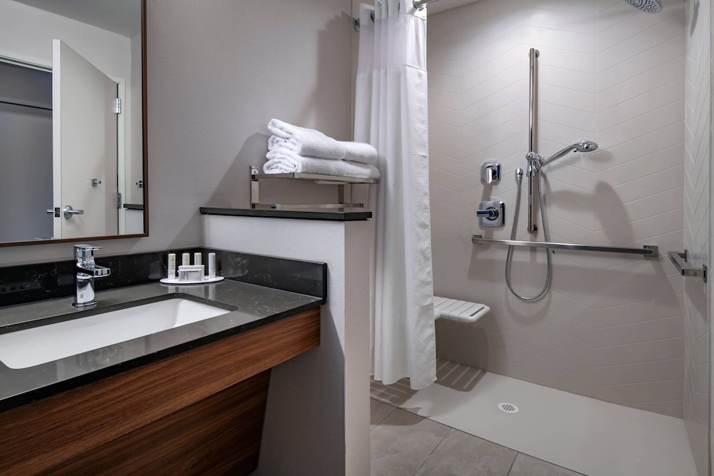 Fairfield Inn & Suites by Marriott Klamath Falls - photo 21