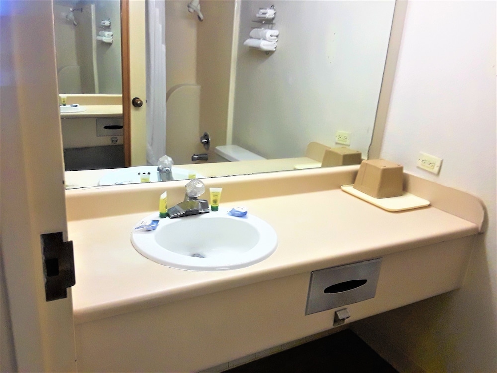 Madison Inn and Suites - photo 48